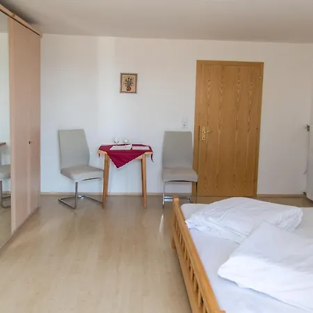 Δωμάτια σε οικογενειακή κατοικία Gaestehaus Grasch *